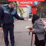 Aceasta batranica plangea intr-o benzinarie din Cluj Era moarta de foame Gestul facut de politistul din imagine a lasat pe toata lumea fara cuvinte