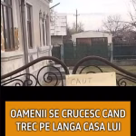 Ce mesaj a putut sa atarne un barbat pe gardul portii. Oamenii se crucesc cand trec pe langa casa lui