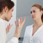 9 moduri de a închide gura unei persoane care nu te respectă